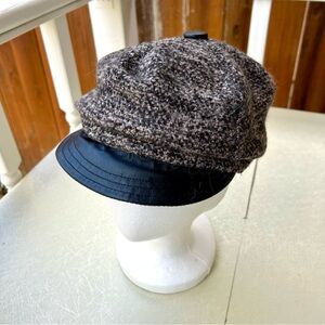 Tarnish Stylish Tweed and Black Cap